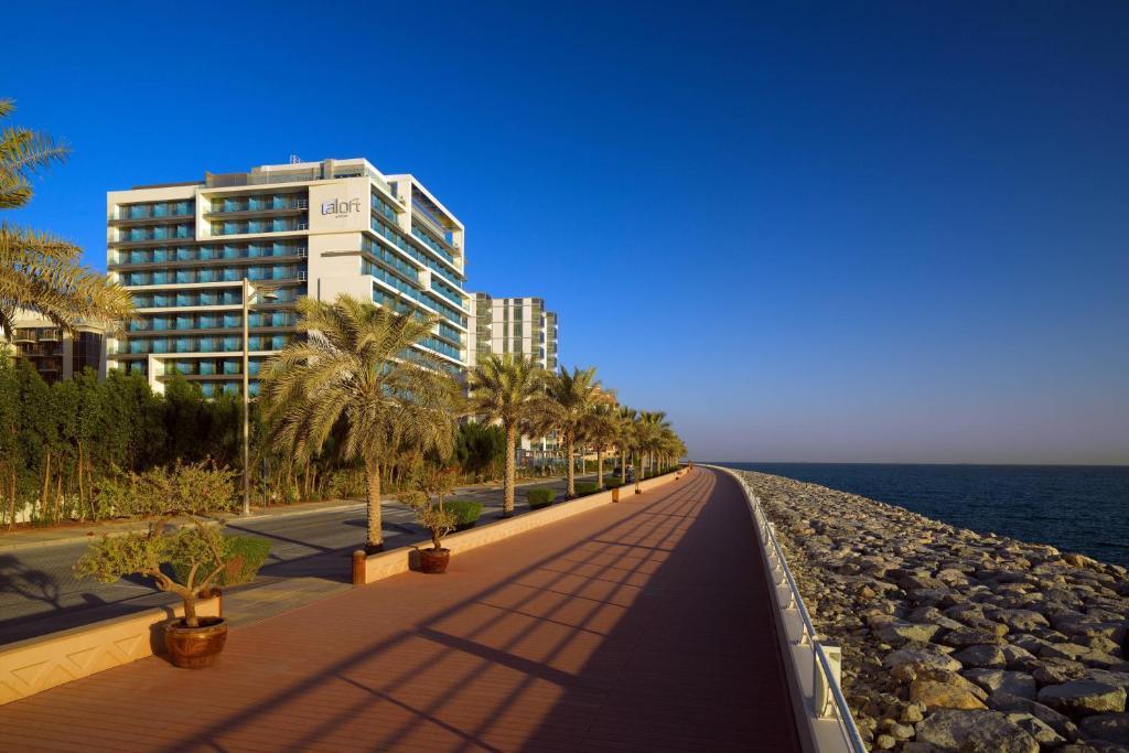 Aloft Palm Jumeirah Resort 4*