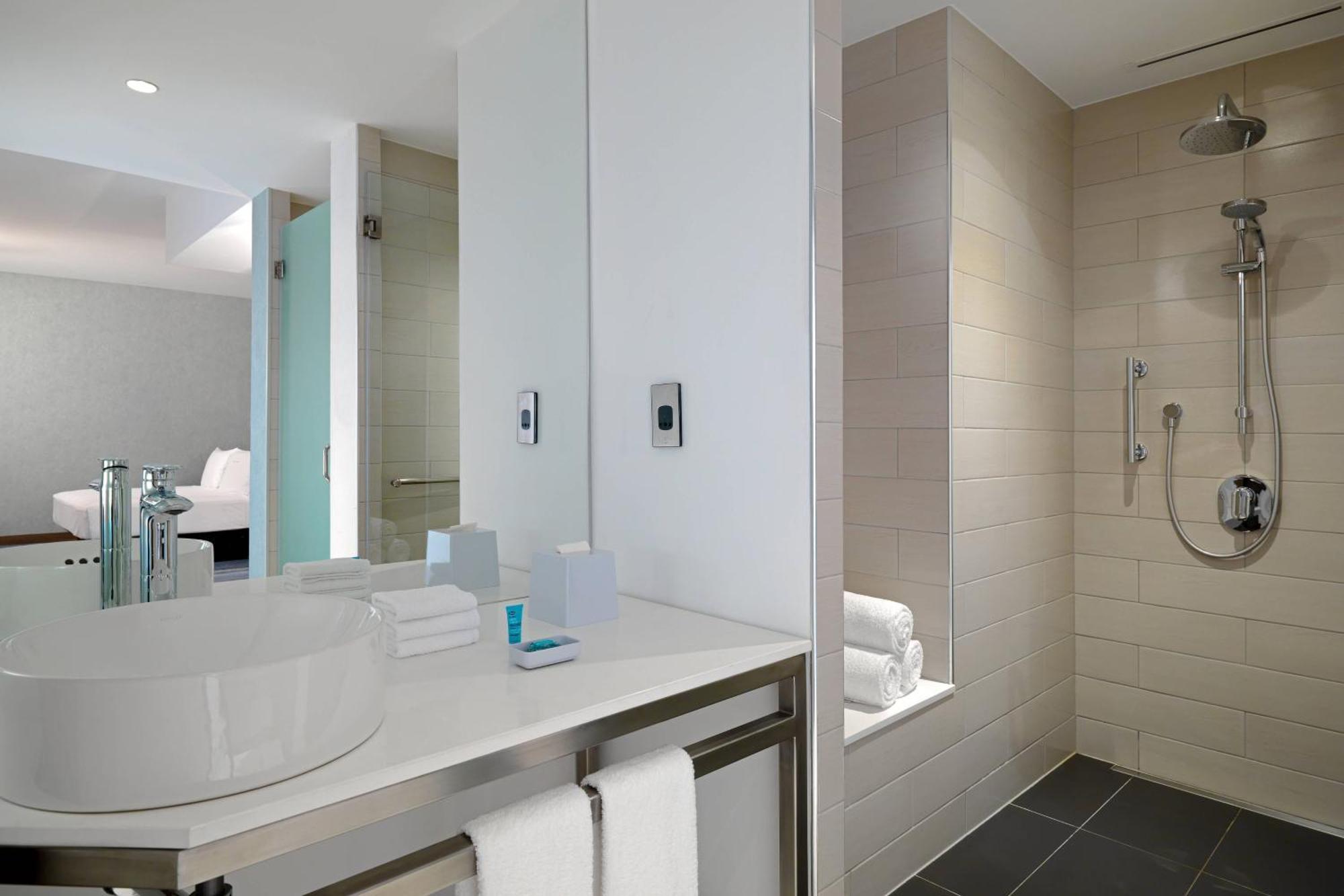 Aloft Palm Jumeirah 4*